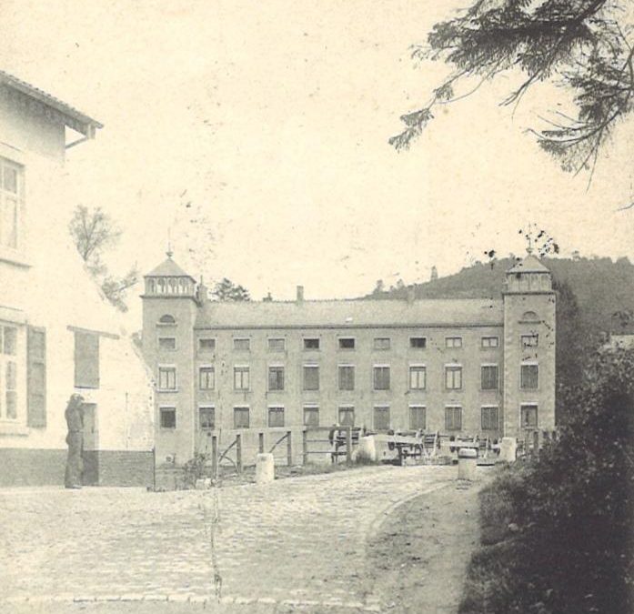 Floriffoux – rue Sous-la-Ville – déversoir et château de Dorlodot