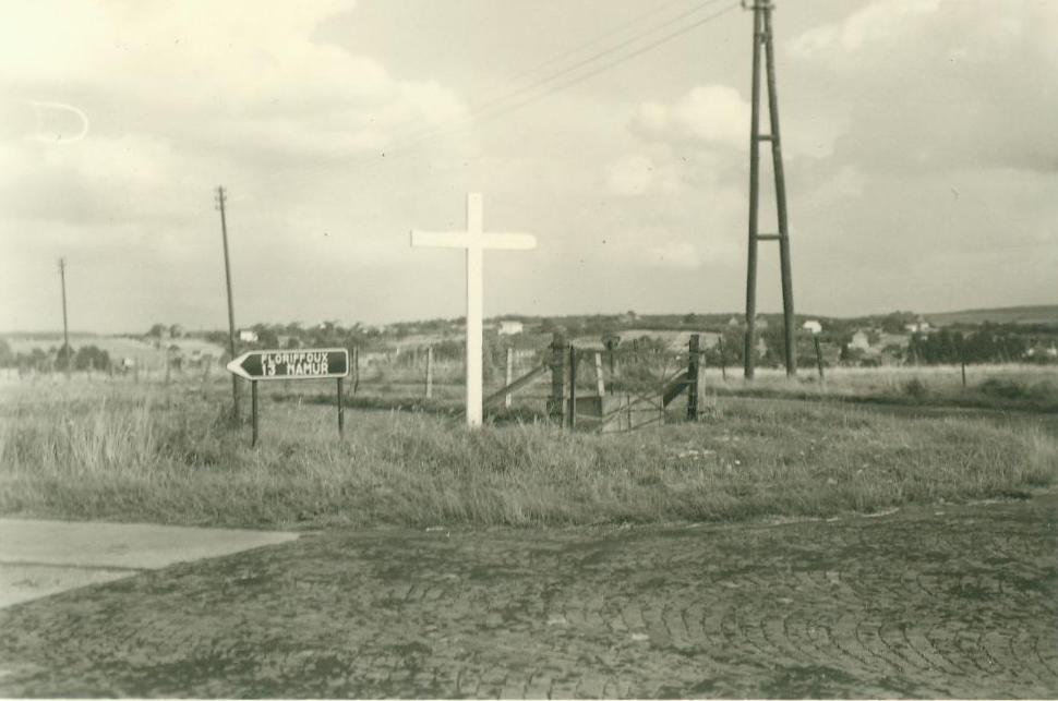 Soye – carrefour des rues de la Basse-Sambre et de Floriffoux – croix de mission