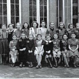 Franière – école primaire adoptée des filles – année 1948-1949 – Sœur AURELIE